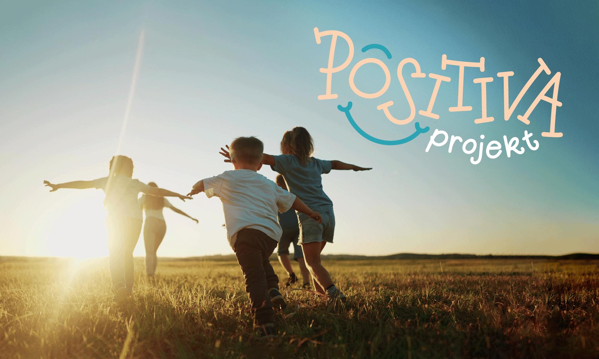 Barn som springer på ett fält. Text i bild "Positiva projekt"